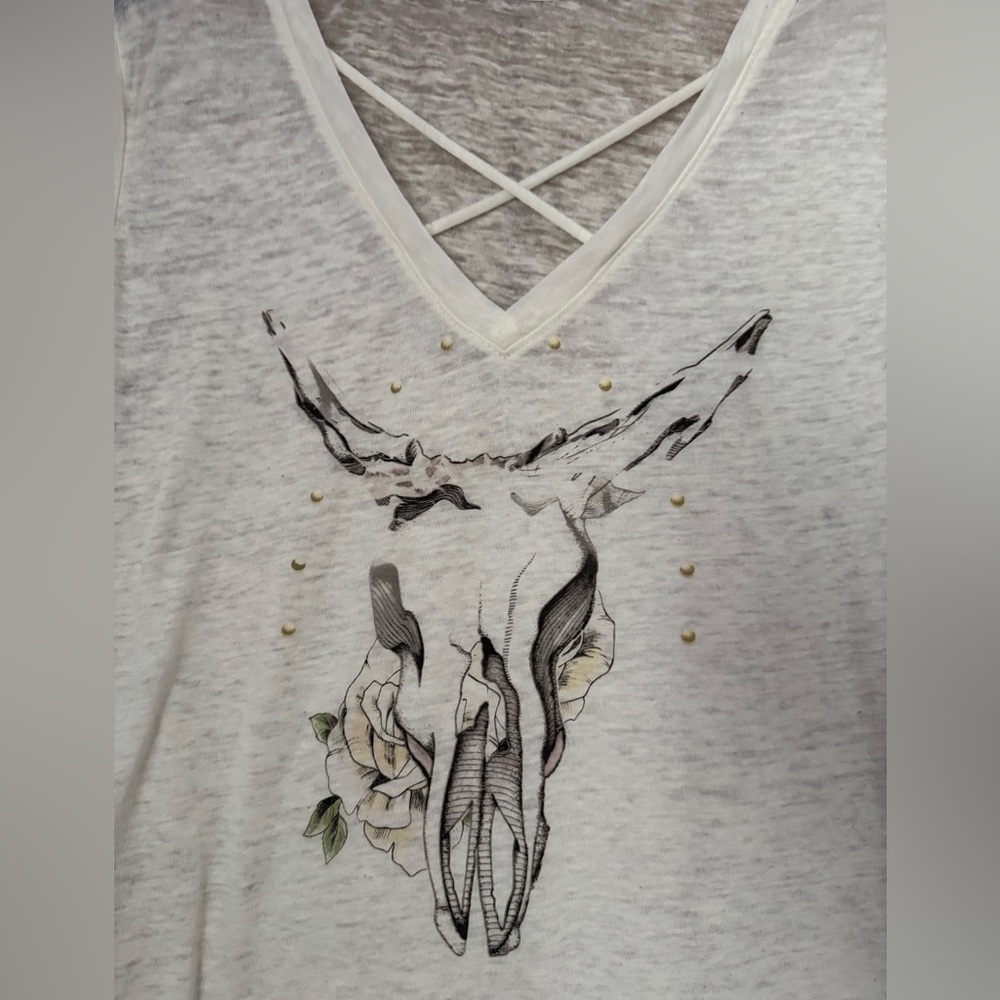 White Zoe + Liv Skull Lightweight Skull T Shirt - Picture 2 of 4